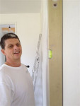 Muur wordt waterpas opgeleverd